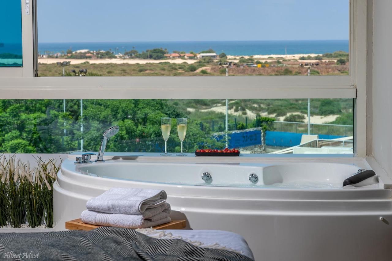 Mina'S Suites - קיסריה Ngoại thất bức ảnh