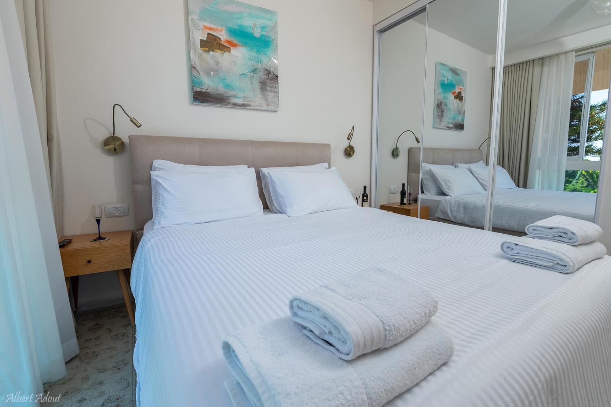 Mina'S Suites - קיסריה Ngoại thất bức ảnh